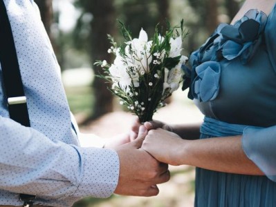 男女交往，别误会成婚外情（避免交往误会，关键是沟通）