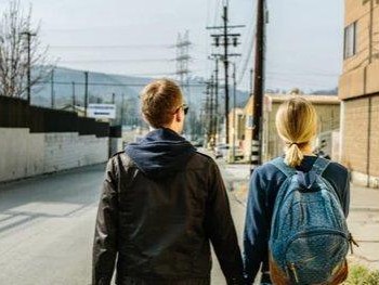 挽回女友的高效策略（以真情重建爱情的有效方法）