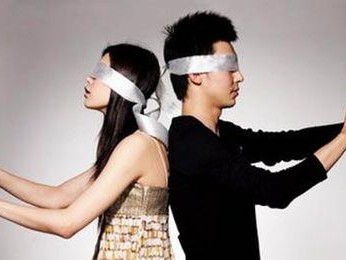 婚姻出轨（如何应对婚姻中的出轨问题，拯救婚姻或选择离婚？）