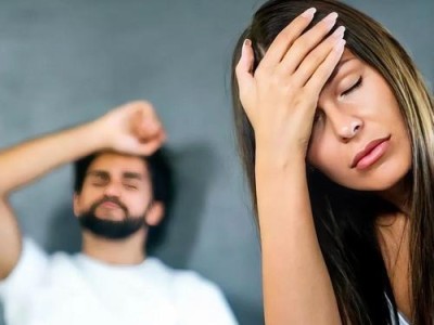 中年夫妻感情不和，如何度过？（掌握以下15个方法，让你的婚姻重新燃起爱的火花！）