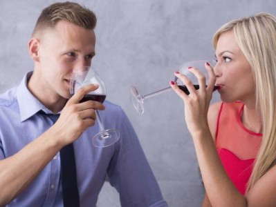 如何挽回已婚男人的爱情（战胜冷漠，重燃热情）