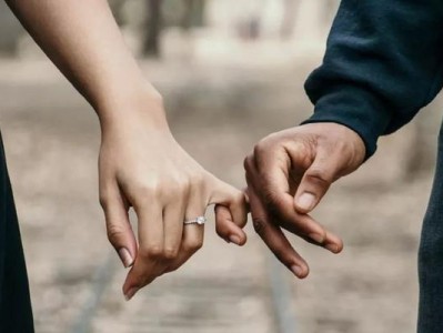 男人爱到骨子里的表现（如何识别男人深爱你？）