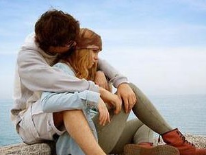 如何以积极心态对待女生谈恋爱（培养正确的心态，创造美好的恋爱）