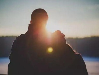 抓住男人心窍的绝招（掌握男人情感密码，让爱情更甜蜜）