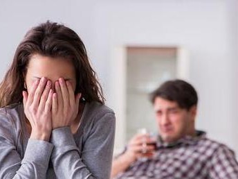 如何挽回离婚边缘的夫妻关系（夫妻吵架离婚，如何化解矛盾？——）