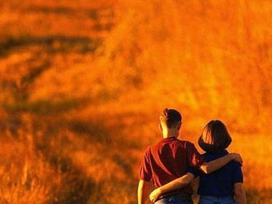 男生分手后还能挽回的10个征兆（如何挽回失去的爱情，走向幸福之路）