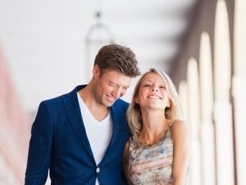 婚姻中女人最令男人舒服的3个举动（让爱更美满，幸福更长久的秘诀）