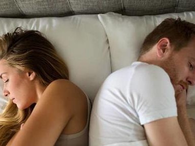 梦见老婆出轨打她，这代表什么？（探究梦见老婆出轨打她的各种可能含义）